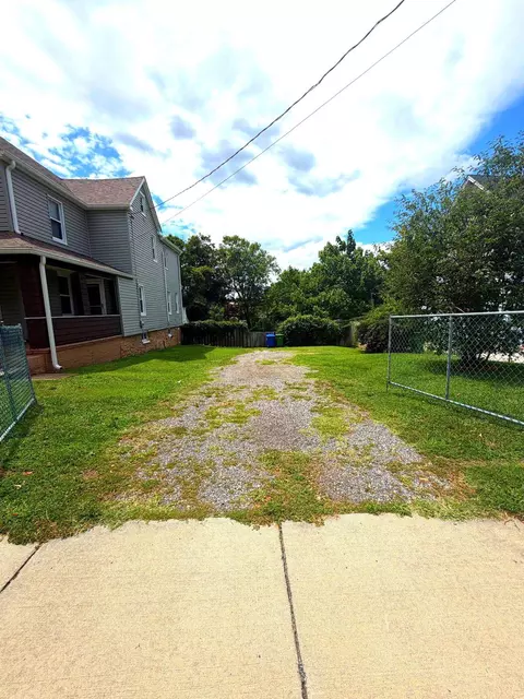 Exterior - 1016 Pine Heights Ave, Baltimore, MD 21229 photo 12 of 13