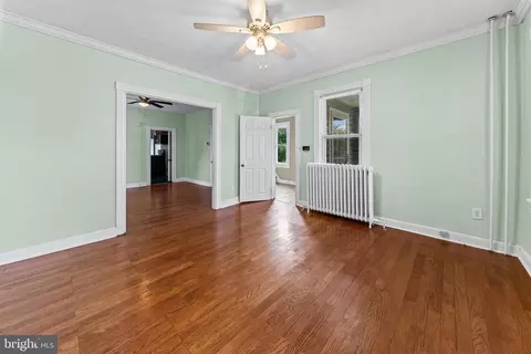 Living - 1016 Pine Heights Ave, Baltimore, MD 21229 photo 2 of 4