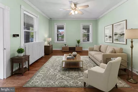 Living - 1016 Pine Heights Ave, Baltimore, MD 21229 photo 1 of 4