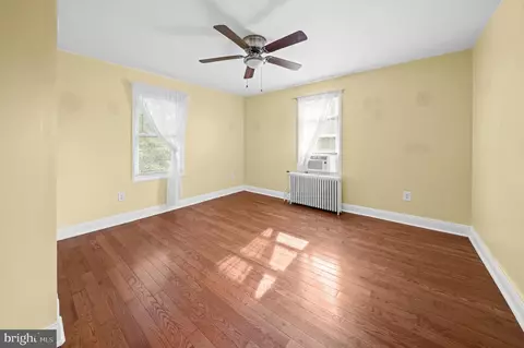 Bedroom - 1016 Pine Heights Ave, Baltimore, MD 21229 photo 2 of 8