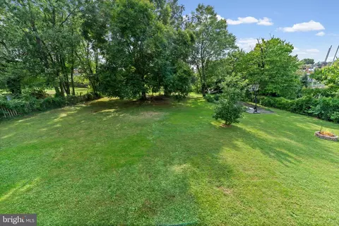 Exterior - 1016 Pine Heights Ave, Baltimore, MD 21229 photo 6 of 13