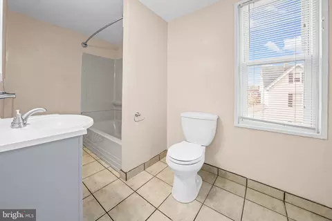 Bath - 1016 Pine Heights Ave, Baltimore, MD 21229 photo 1 of 1