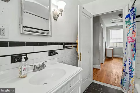 Bath - 3308 Beverly Rd, Baltimore, MD 21214 photo 1 of 1