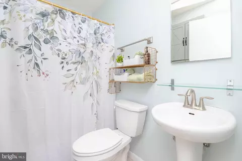 Bath - 428 E Oliver St, Baltimore, MD 21202 photo 2 of 2