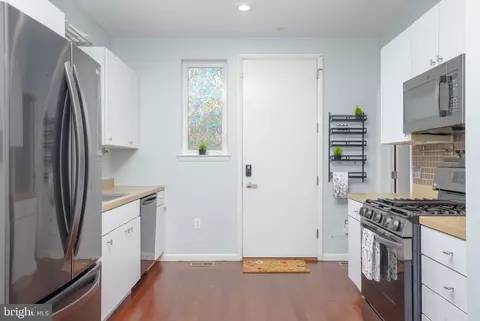 Entry Way - 428 E Oliver St, Baltimore, MD 21202 photo 1 of 4