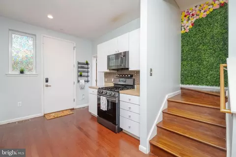 Entry Way - 428 E Oliver St, Baltimore, MD 21202 photo 2 of 4