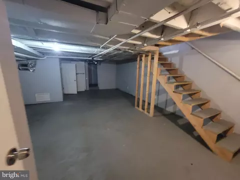 Entry Way - 4939 Edgemere Ave, Baltimore, MD 21215 photo 4 of 4