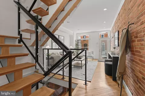 Entry Way - 721 S Decker Ave, Baltimore, MD 21224 photo 2 of 2