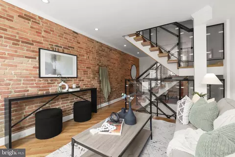 Entry Way - 721 S Decker Ave, Baltimore, MD 21224 photo 1 of 2