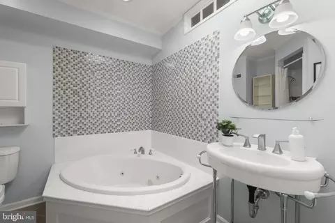 Bath - 721 S Decker Ave, Baltimore, MD 21224 photo 3 of 4