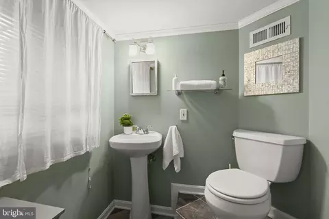 Bath - 721 S Decker Ave, Baltimore, MD 21224 photo 4 of 4