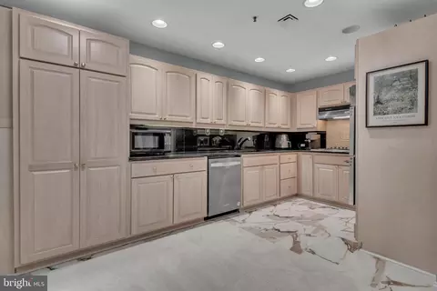 Kitchen - 10 E Lee St #2408, Baltimore, MD 21202 photo 4 of 5