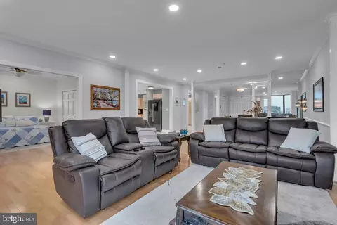 Living - 10 E Lee St #2408, Baltimore, MD 21202 photo 2 of 3