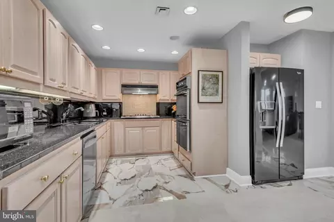 Kitchen - 10 E Lee St #2408, Baltimore, MD 21202 photo 2 of 5