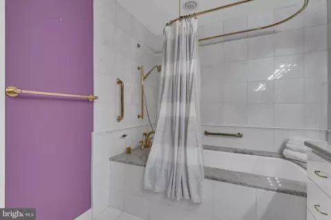 Bath - 10 E Lee St #2408, Baltimore, MD 21202 photo 3 of 4