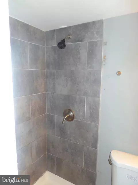 Bath - 5611 Elderon Ave, Baltimore, MD 21215 photo 4 of 4