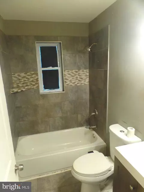 Bath - 5611 Elderon Ave, Baltimore, MD 21215 photo 1 of 4