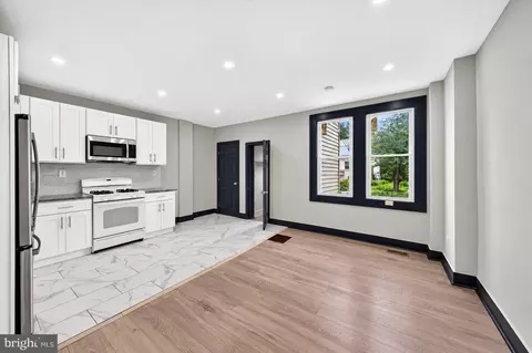 Entry Way - 4960 Edgemere Ave, Baltimore, MD 21215 photo 3 of 7