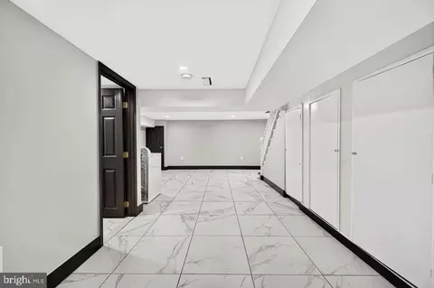 Entry Way - 4960 Edgemere Ave, Baltimore, MD 21215 photo 5 of 7