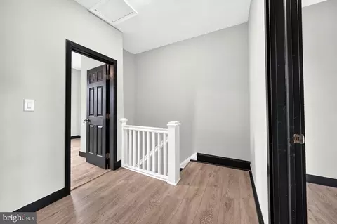 Entry Way - 4960 Edgemere Ave, Baltimore, MD 21215 photo 6 of 7