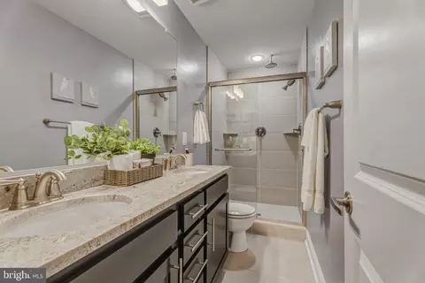 Bath - 610 S Robinson St, Baltimore, MD 21224 photo 1 of 1