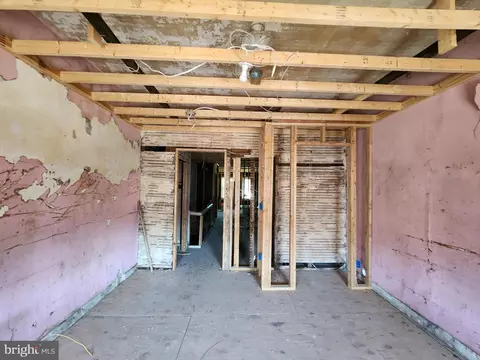 Entry Way - 1666 Cliftview Ave, Baltimore, MD 21213 photo 2 of 6