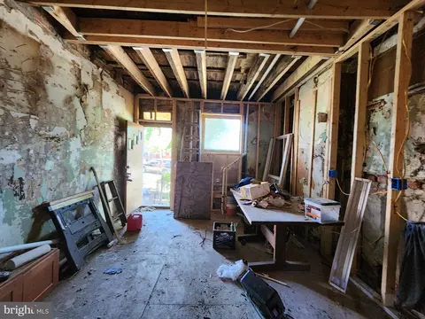 Entry Way - 1666 Cliftview Ave, Baltimore, MD 21213 photo 3 of 6