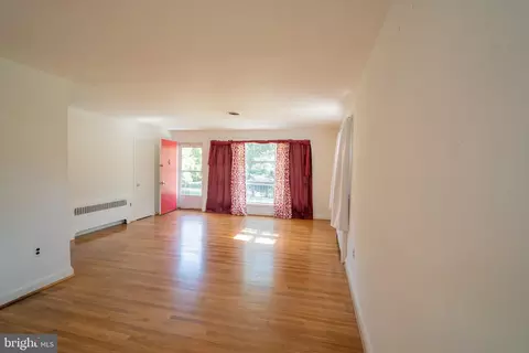 Living - 502 S Beechfield Ave, Baltimore, MD 21229 photo 2 of 3