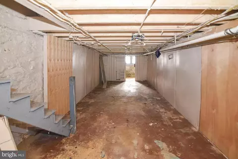 Entry Way - 512 E 35th St, Baltimore, MD 21218 photo 8 of 10