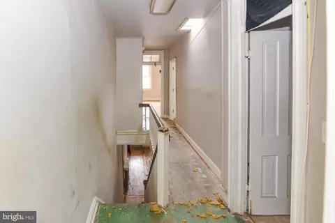 Entry Way - 512 E 35th St, Baltimore, MD 21218 photo 4 of 10