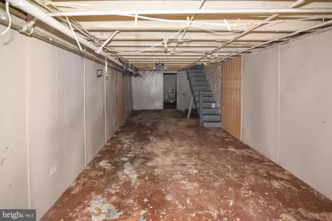 Entry Way - 512 E 35th St, Baltimore, MD 21218 photo 9 of 10