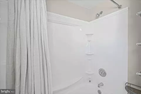 Bath - 537 E Gittings St, Baltimore, MD 21230 photo 2 of 2