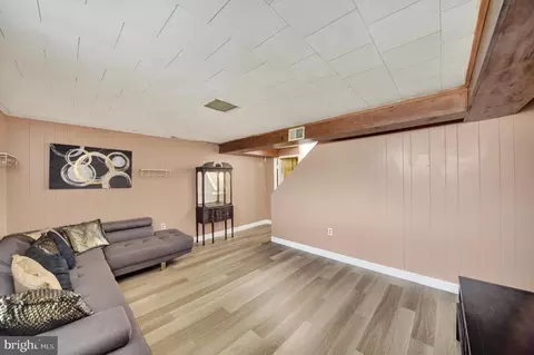 Entry Way - 4021 Elmora Ave, Baltimore, MD 21213 photo 2 of 2