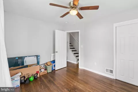 Entry Way - 3015 Grindon Ave, Baltimore, MD 21214 photo 5 of 8