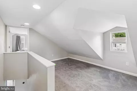 Entry Way - 3015 Grindon Ave, Baltimore, MD 21214 photo 7 of 8
