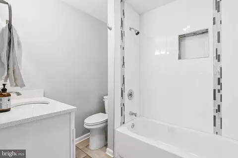 Bath - 3015 Grindon Ave, Baltimore, MD 21214 photo 1 of 2