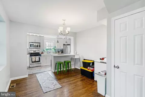 Entry Way - 3015 Grindon Ave, Baltimore, MD 21214 photo 1 of 8