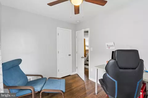 Entry Way - 3015 Grindon Ave, Baltimore, MD 21214 photo 6 of 8