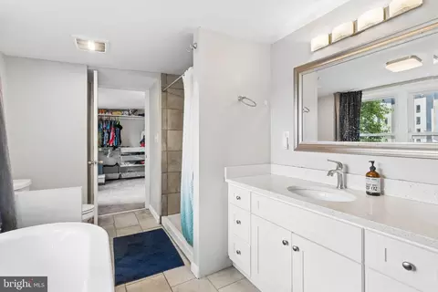 Bath - 3015 Grindon Ave, Baltimore, MD 21214 photo 2 of 2