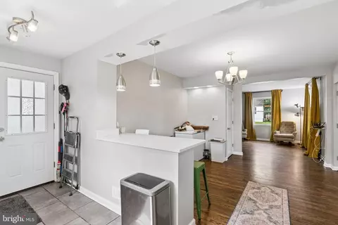 Entry Way - 3015 Grindon Ave, Baltimore, MD 21214 photo 4 of 8