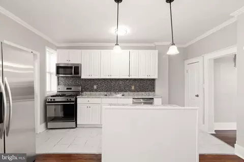 Entry Way - 4032 Fairfax Rd, Baltimore, MD 21216 photo 2 of 4