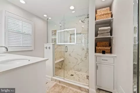 Bath - 304 Cedarcroft Rd, Baltimore, MD 21212 photo 2 of 3