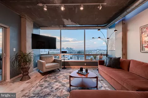 Living - 1200 Steuart St #528, Baltimore, MD 21230 photo 2 of 7