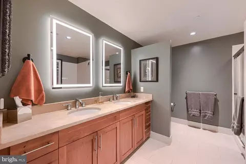 Bath - 1200 Steuart St #528, Baltimore, MD 21230 photo 2 of 5