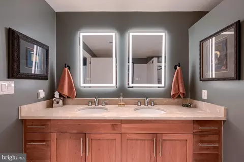 Bath - 1200 Steuart St #528, Baltimore, MD 21230 photo 5 of 5