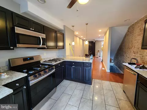 Entry Way - 723 N Glover St, Baltimore, MD 21205 photo 3 of 12