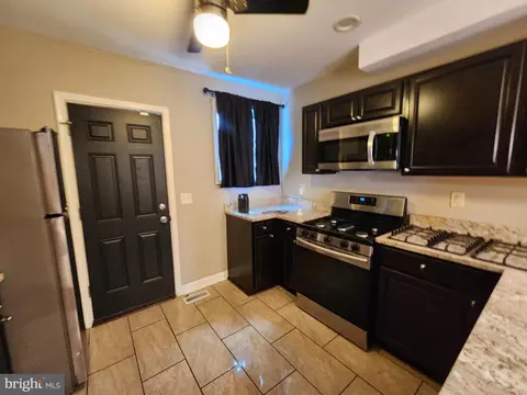 Entry Way - 723 N Glover St, Baltimore, MD 21205 photo 2 of 12