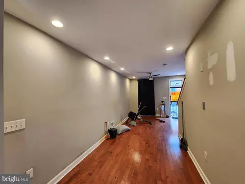 Entry Way - 723 N Glover St, Baltimore, MD 21205 photo 4 of 12