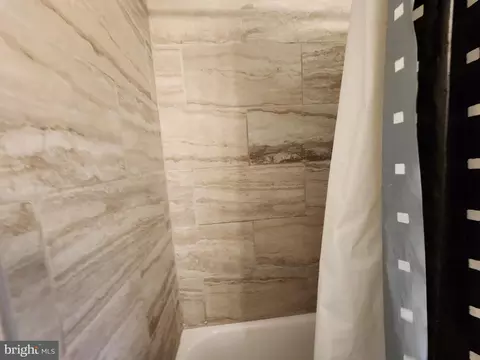 Bath - 723 N Glover St, Baltimore, MD 21205 photo 2 of 4
