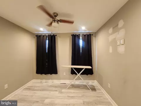 Entry Way - 723 N Glover St, Baltimore, MD 21205 photo 9 of 12